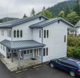 Insland to island veterinary clinic alaska